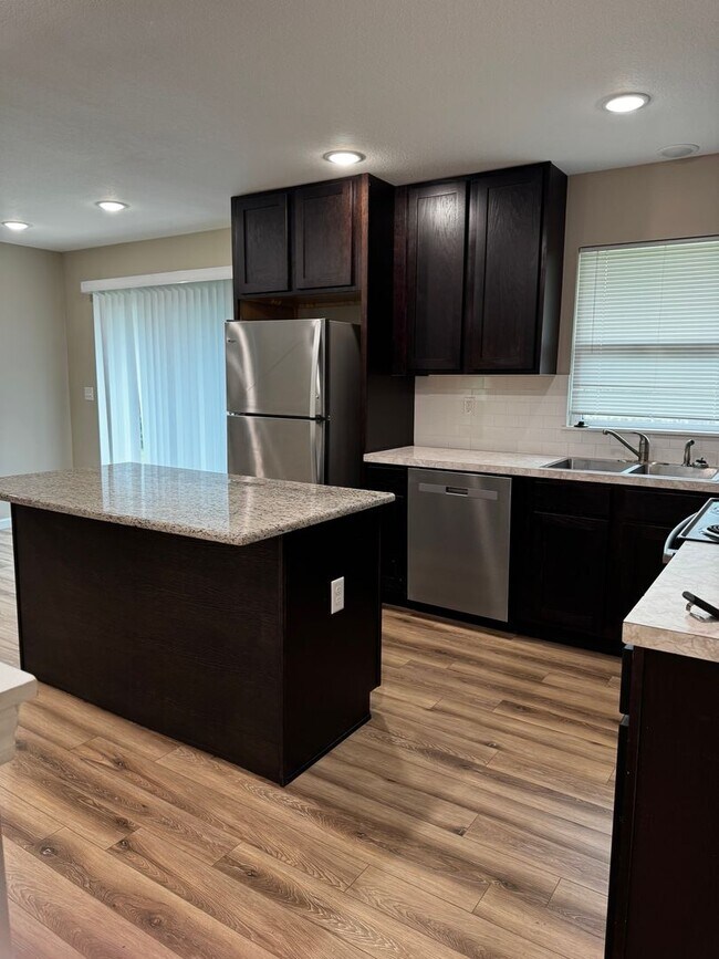 Foto del edificio - 3833-3835 W 11th St N