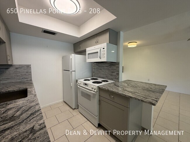 Building Photo - 650 Pinellas Point Dr S