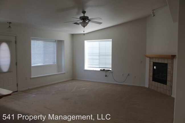 Foto del edificio - 2060 Hubbard Ln