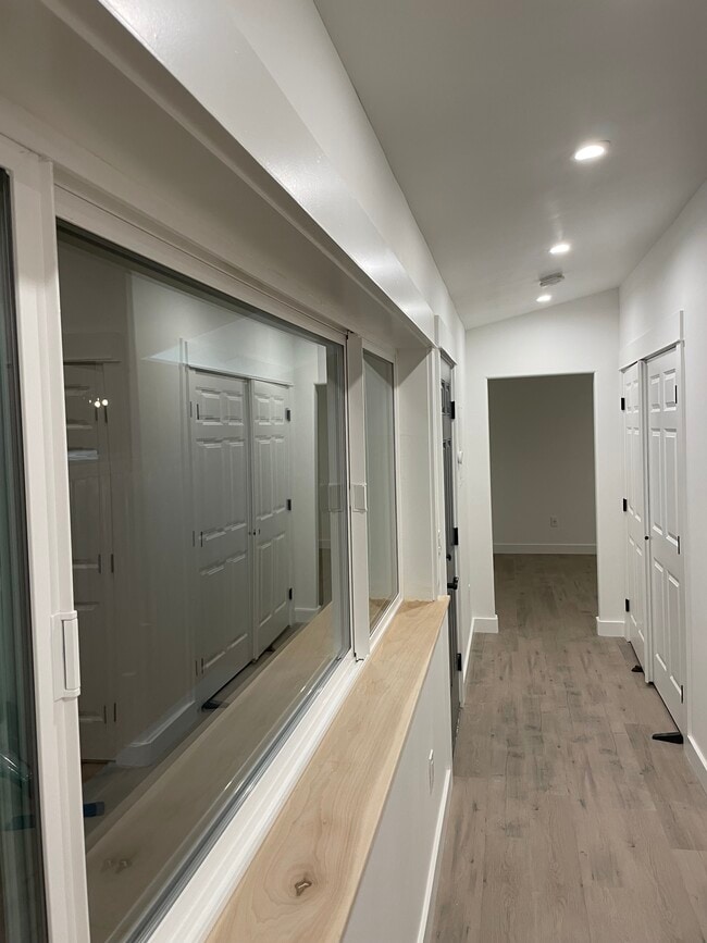Hallway - 41482 Willow Run Rd