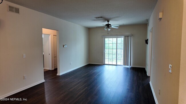 Foto del edificio - 4911 Key Lime Dr