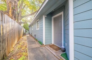 Building Photo - 305 N Ennis St