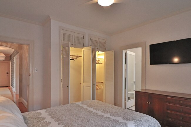 Building Photo - 2 Bedroom