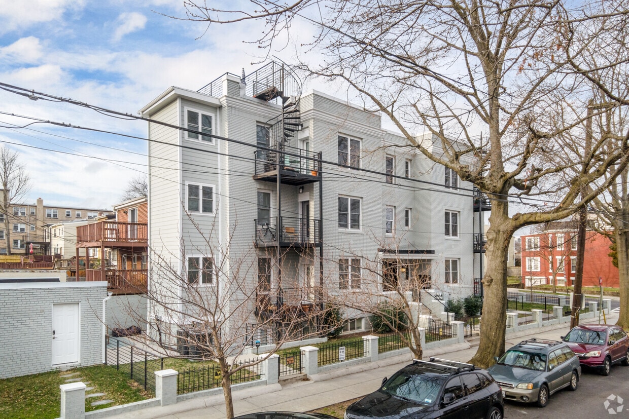 Primary Photo - 1236 Shepherd St NW