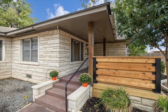 Foto del edificio - 1719 W 23rd St