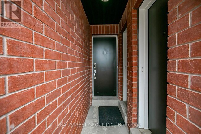 Photo du bâtiment - 100 Dufay Rd