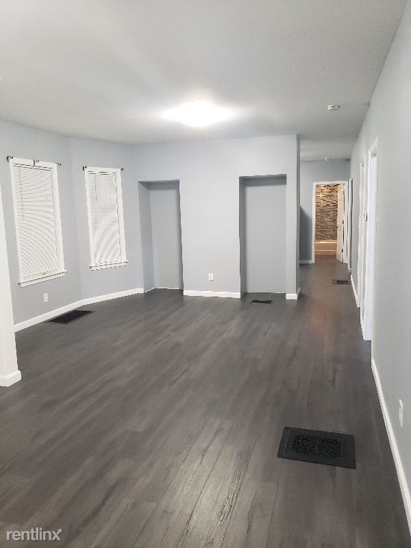 Building Photo - 3 br, 1 bath Apartment - 25 lockwood st