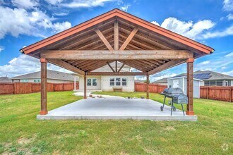 Building Photo - 521 Mossy Rock Dr