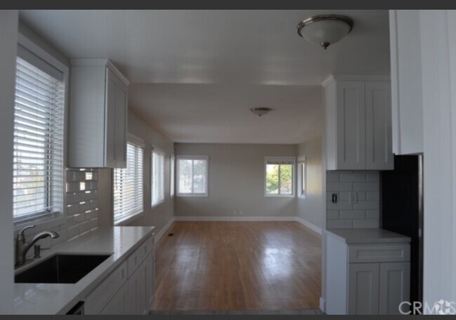Building Photo - 820 9th St