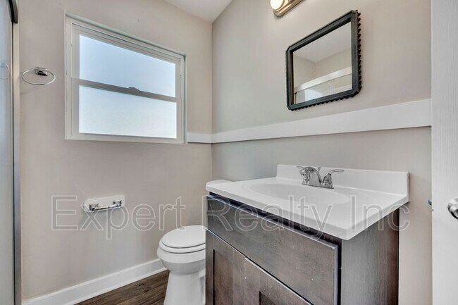 Foto del edificio - 1045B 57th St