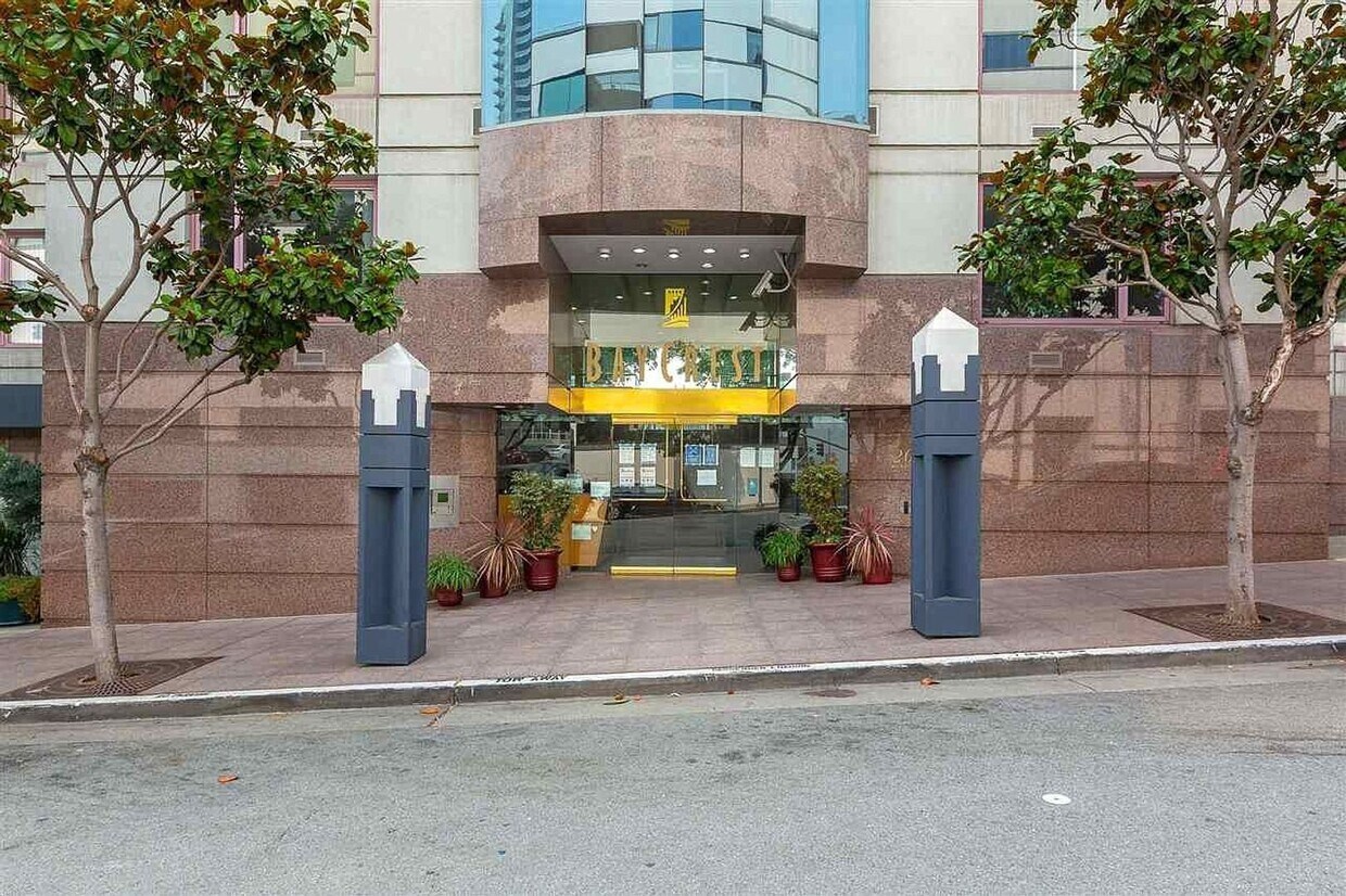 Foto principal - Newly Remodeled 1 Bed, 1 Bath Condo with O...