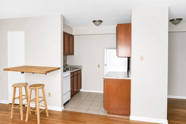 Hardwood Studio - FRIENDSHIP COURT