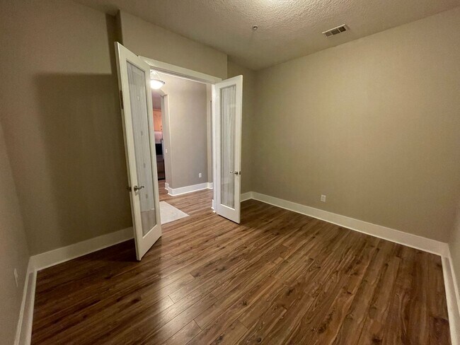 Foto del edificio - Spectacular 1-Bed/1-Bath w/ Office and STO...