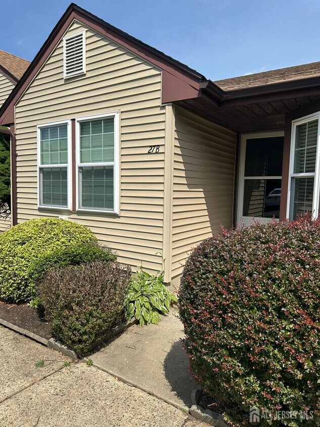 Primary Photo - 27B Benjamin Franklin Dr