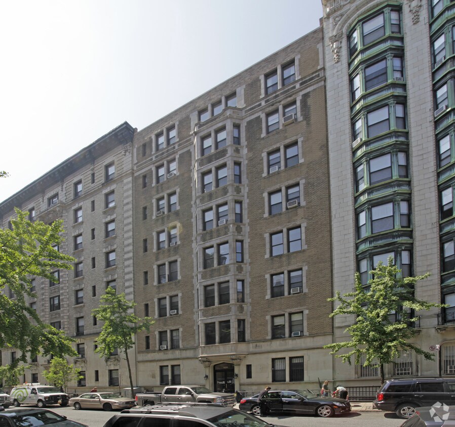 Building Photo - 530 W 113th St