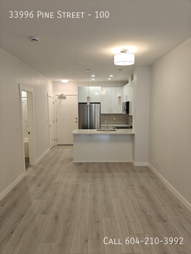 Photo du bâtiment - Brand New Condo With Two Parking