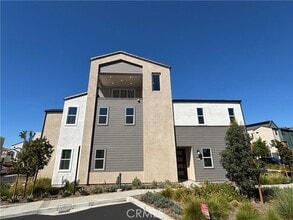 Building Photo - 135 Sawbuck