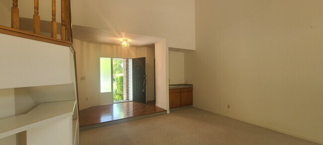 Foto del edificio - 211 Kingswood Ct