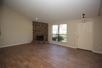 Building Photo - 13 Hideaway Dr