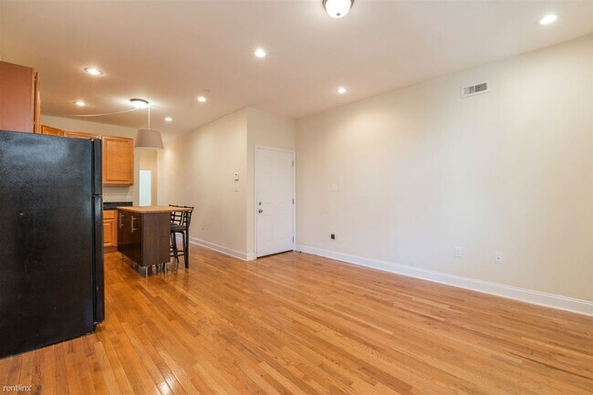 Building Photo - 3 br, 2 bath Duplex - 2008 N 18TH ST Unit B