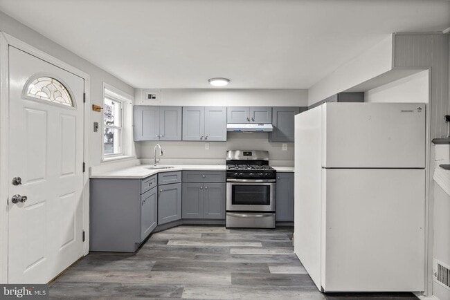 Building Photo - 8059 Gray Haven Rd