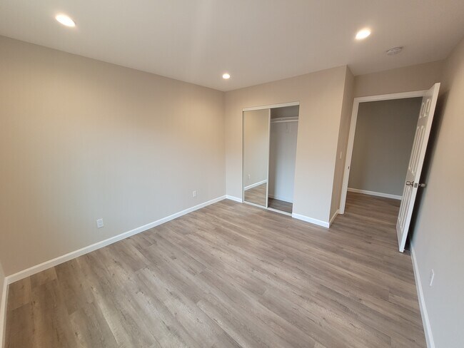 Foto del edificio - 24700 Broad Ave