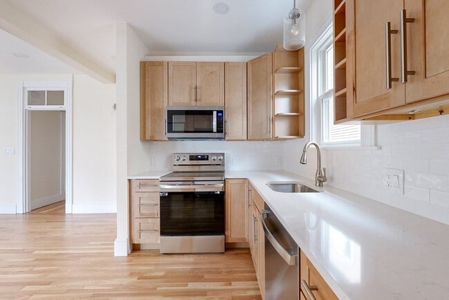 Building Photo - 24 Marney St