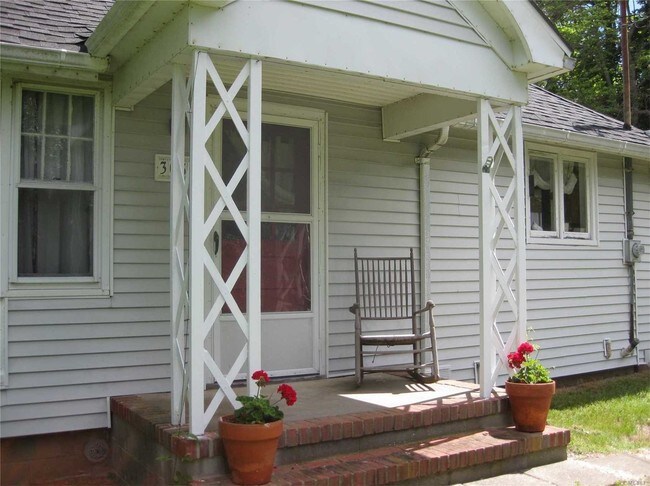 Building Photo - 3050 Kenneys Rd