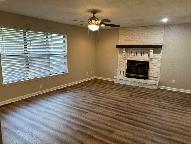 Building Photo - Updated 3-bedroom/2-bath in South Joplin. ...