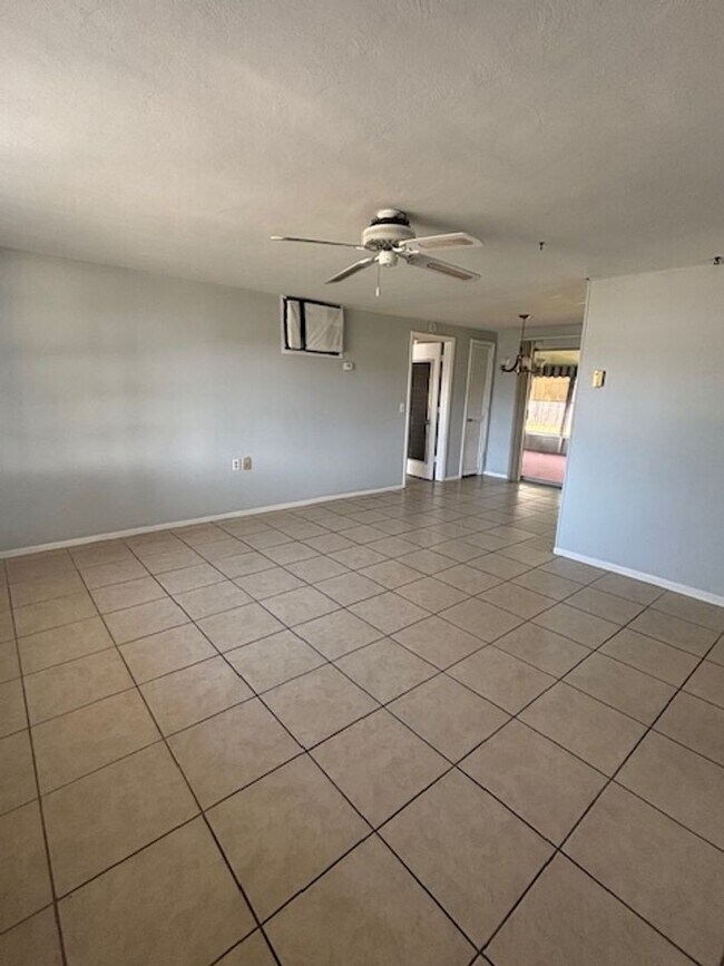 Building Photo - 2/1 available now!