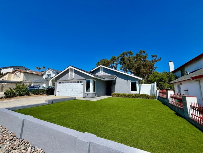 Building Photo - Newly Remodeled 3B 2BA Home w/ Putting Gre...