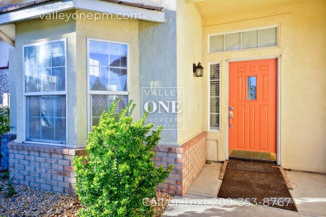 Building Photo - Charming 4 bedroom, 2 bath home in Desirab...