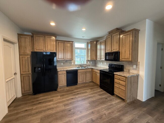 Building Photo - Now Renting- Beautifully Remodeled Home To...