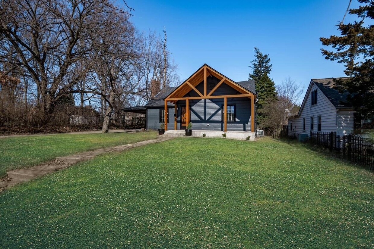 Primary Photo - 667 Longview Dr