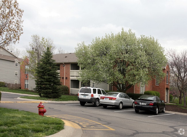 Building - Lakeshore Apartments