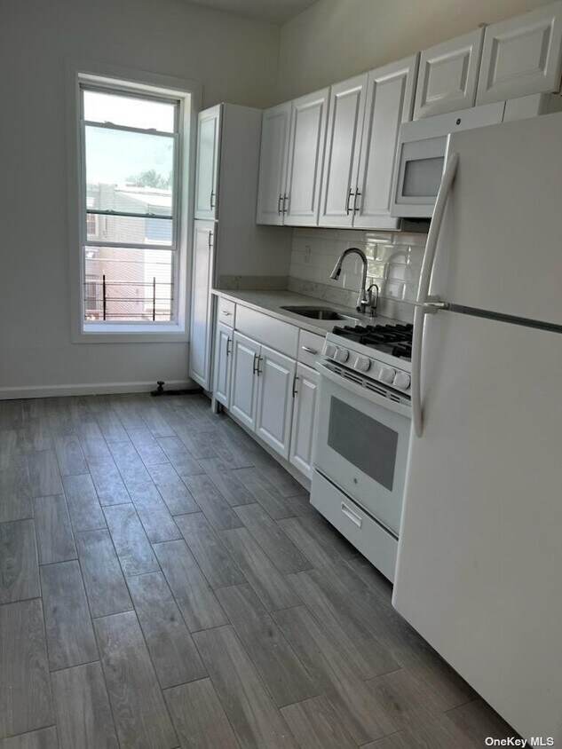 Primary Photo - 199 Barbey St