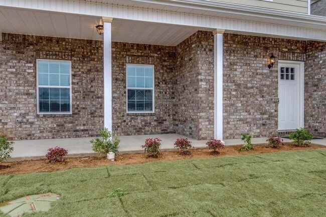 Building Photo - Spacious 4 Bedroom Home with Open Floor Plan Near Westwood Elementary
