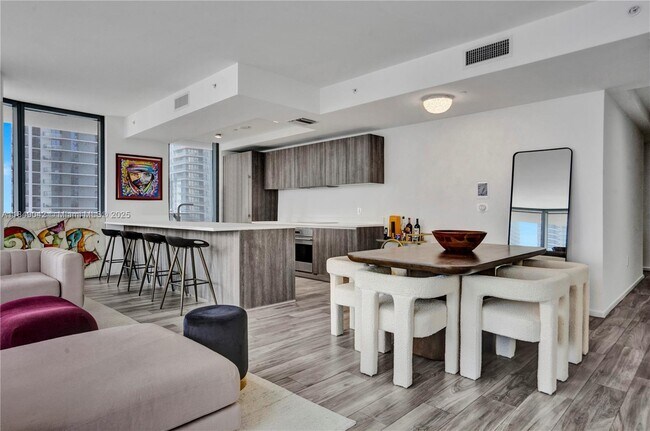 Foto del edificio - 801 S Miami Ave