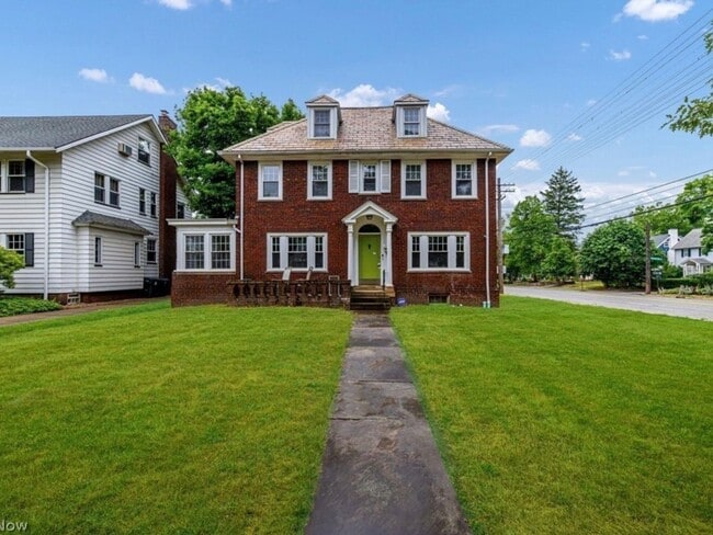 Building Photo - 2156 N St James Pkwy