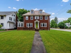 Building Photo - 2156 N St James Pkwy