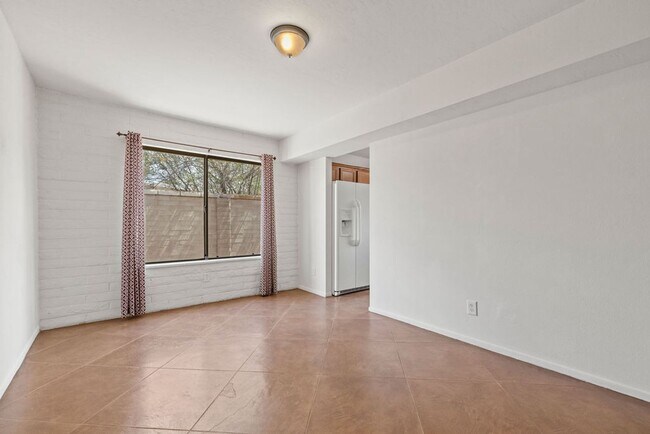 Building Photo - Southeast 3 Bedroom 2 Bath Home with No HOA