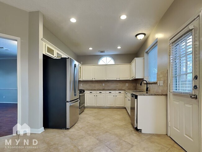 Foto del edificio - 3707 Lauderwood Ln