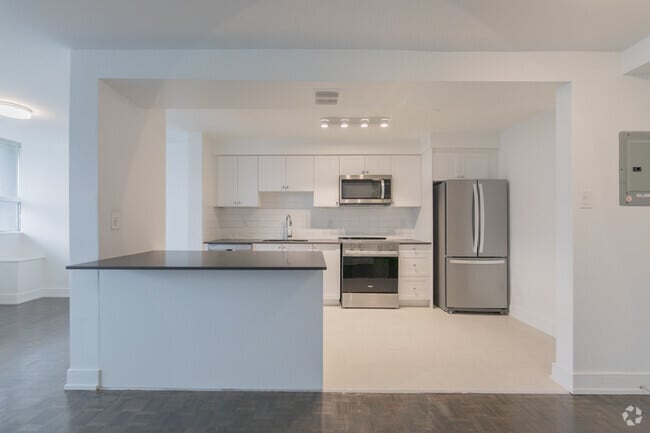 1 chambre, 1 salle de bain - 70 m² - Cuisine - Champlain Towers at 75 Thorncliffe Park Drive