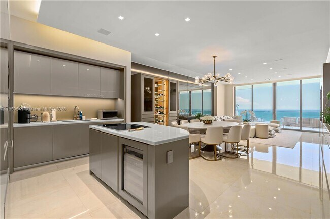 Foto del edificio - 18975 Collins Ave