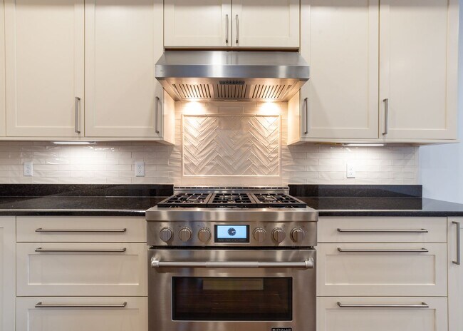 Foto del edificio - Luxury 2BR/2BA Condo in Portland's East En...