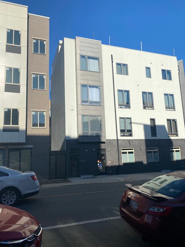 Foto del edificio - 1605 Ridge Ave