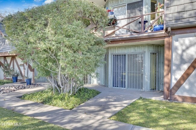Building Photo - 350 Thunderbird Dr