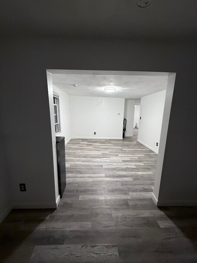 Foto del edificio - 65 W Warwick Ave