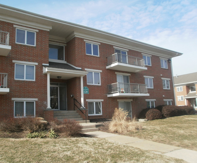 Building Photo - The Willows at Clearfield