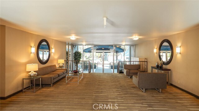 Building Photo - 927 Kings Rd